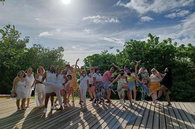 Beginner to Advanced Salsa Dance Class in San Juan, PR - Outdoor Setting Tips: How to Dress and Plan for the Heat