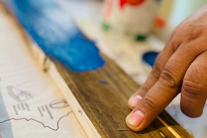 Caribbean Driftwood Making in San Juan - Snacks and cava or champagne: why the small-group vibe matters