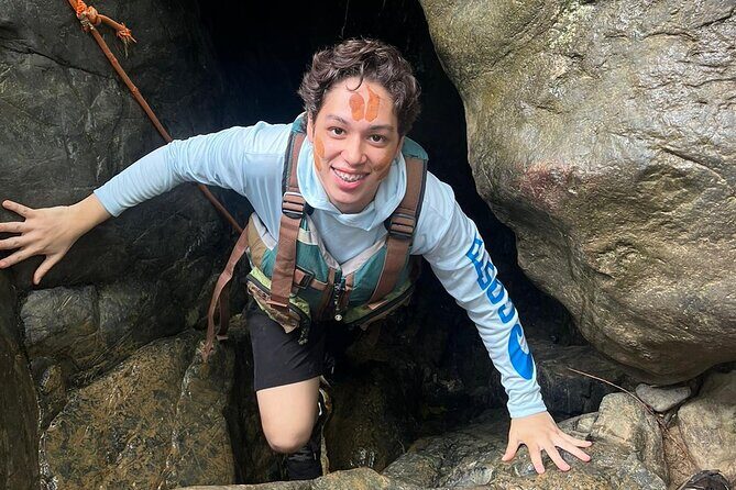 El Yunque Tour with Luquillo Lunch Stop and Transport: 6 ppl Max - Rio La Tinajas water time: natural pools and optional thrills