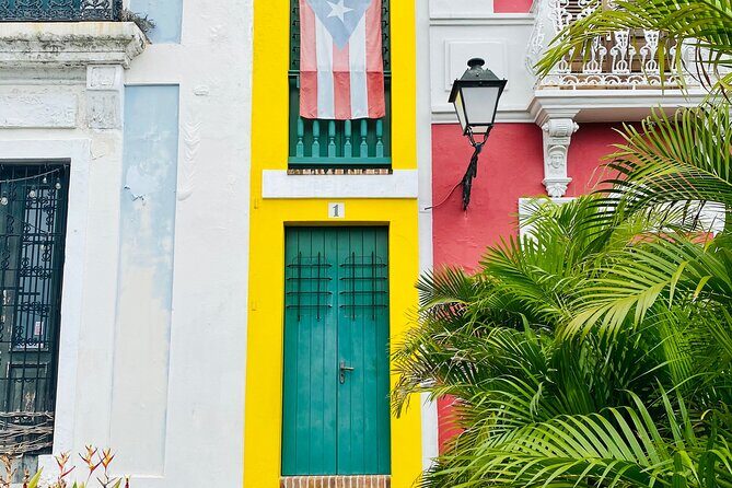 Instagramable Places in Old San Juan Tour - Where you start: Plaza Colón and getting your bearings fast
