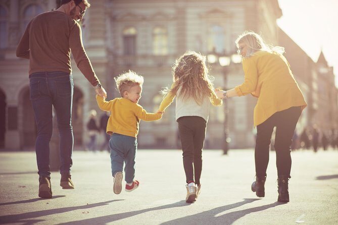 Let’s Roam’s Old San Juan Scavenger Hunt: Find the Fountain of Youth! - Piazza-Style Learning: Plaza San Jose and Puerta de la Bandera