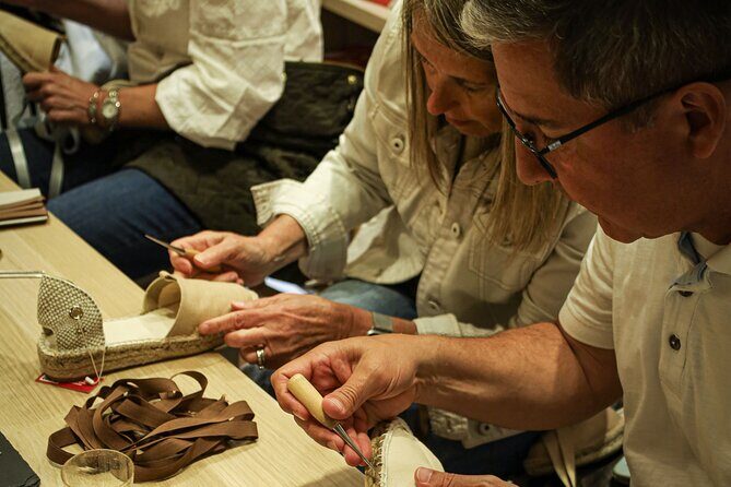 Make Authentic Espadrilles in San Juan - Stop 3: stitching your espadrilles and learning how the laces work