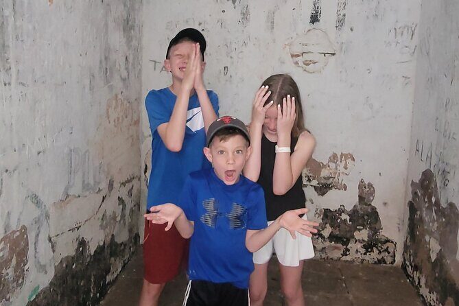 Old San Juan Family Fun Tour: Science/History/ Yummy treats - Plaza de Armas and the Paseo de la Princesa: where the tour slows down