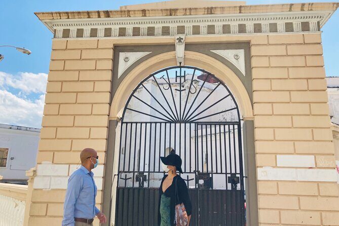 Old San Juan Immersive Walk: History and Culture - Calle del Cristo and the San Juan Cathedral Exterior