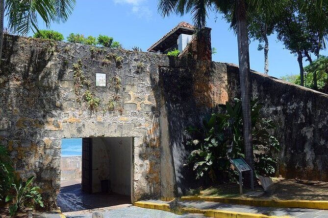 Old San Juan Tour (1 Hour) by DUHO - Stop-by-stop: the Old San Juan route on Tetuán and Cristo
