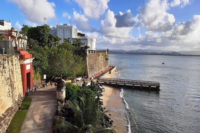 Old San Juan Tour (1 Hour) by DUHO - The guide makes the difference: story, pacing, and real patience