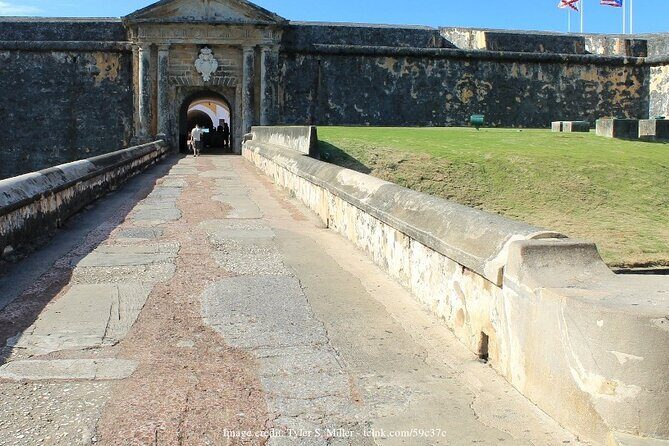 Welcome to San Juan's Old Town: Private Half-Day Walking Tour - Starting at Jardín Paseo de Ballajá Fountain: Your Quick Orientation